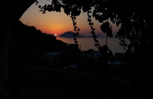Alicudi Porto House | historical and panoramic house in loc. Tonna