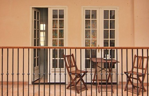 Mala Strana Apartment | Historical Apartment with Balcony and Family-Friendly Amenities