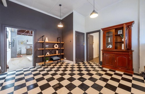Nhill House | Experience a Historic 4-Star Hotel with Family-Friendly Amenities