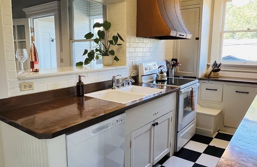 Cloverdale House | Cozy Historical Home Steps from Downtown Attractions