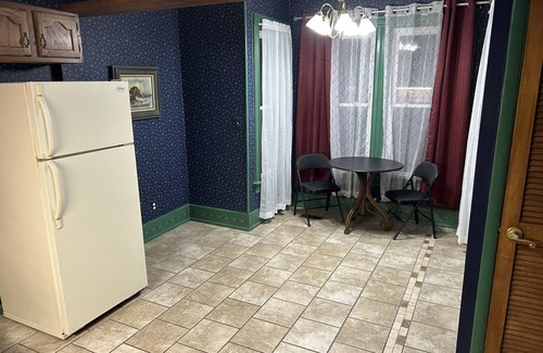 Olean Apartment | Discover the Historical District Getaway with Breakfast & Pets
