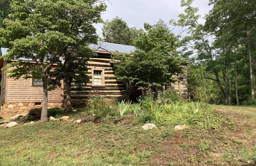 Clifford Cabin | Historic Dogtrot Chestnut Log Cabin: 10/10 Rated Retreat