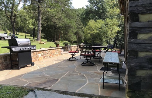 Clifford Cabin | Historic Dogtrot Chestnut Log Cabin: 10/10 Rated Retreat