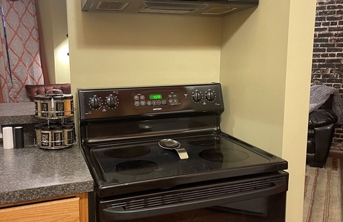 Leesville Apartment | Explore Historical Downtown Leesville/Fort Polk for 4