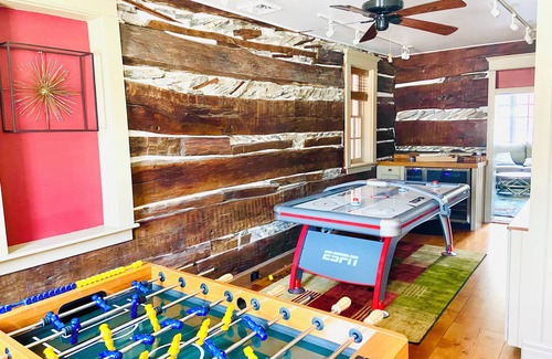 Hummelstown House | Historic Hummelstown Home Near Hershey with Hot Tub