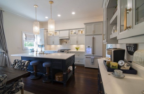 New London House | Coastal Holiday Home: Steps from Ocean Beach & Spa Retreat