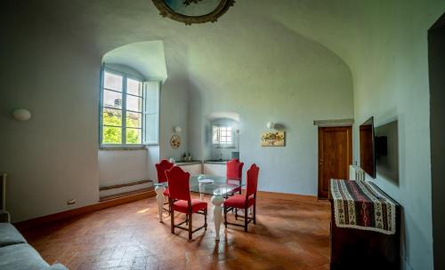 Montepulciano Apartment | Exceptional Historical Renaissance Palace - Family Friendly Stay