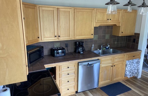 Westfield House | Historic Downtown Westfield Farmhouse with Breakfast & Pet Friendly