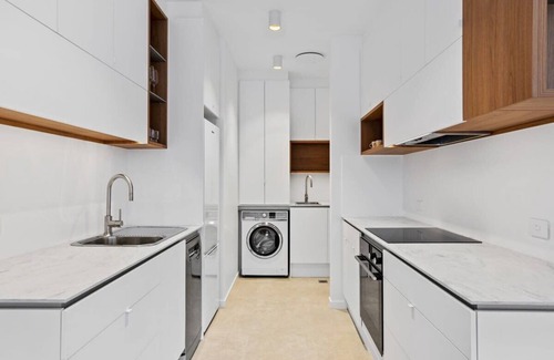 Hobart Central Business District Apartment | Historical Victoria Tavern Three