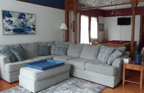 Center Avenue Historic District House | Historical Victorian Mini-Mansion! Baby Grand Piano-Pool Table-Full Kitchen