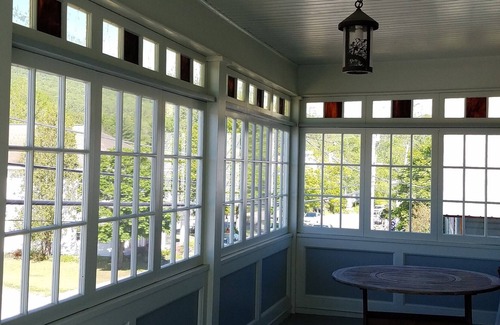 North Creek Apartment | Historic Doctor's Residence with River Views and Spa Amenities