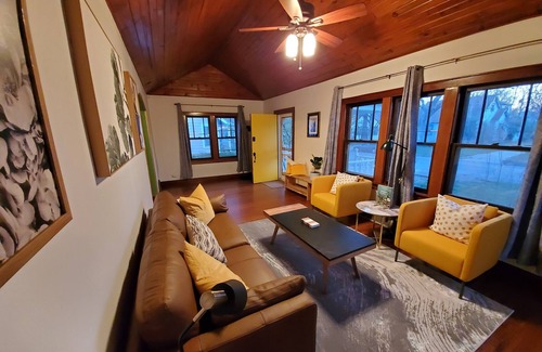 Wichita House | Experience Vintage Charm Near College Hill - 10/10 Rated