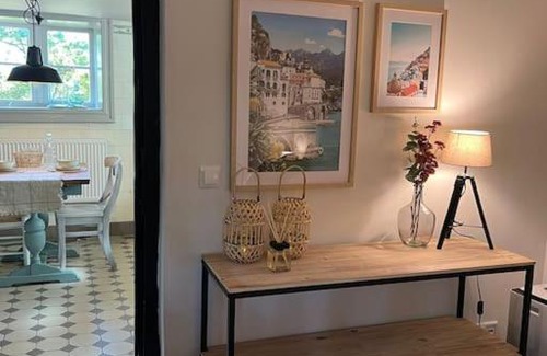 Othmarschen Apartment | Discover a Historic Retreat at Jenischpark with Family Focus