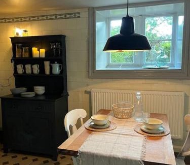 Othmarschen Apartment | Discover a Historic Retreat at Jenischpark with Family Focus
