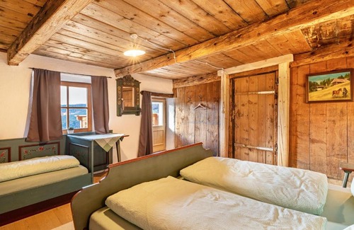 San Genesio Atesino Apartment | Historic Apartment Duregghof: Guest Rated 9.8, Family-Friendly