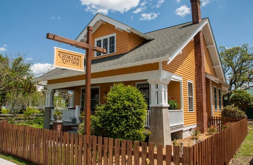 Historic Downtown Manteo House | Family-Friendly Oceanfront Retreat: History Loves Company