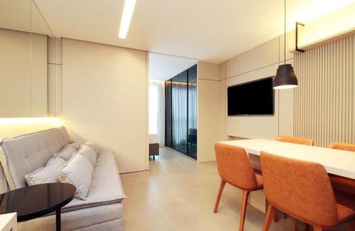 Ibirapuera Apartment | Elegant HIT Itaim: 4-Star Hotel with Pool & Family-Friendly Amenities
