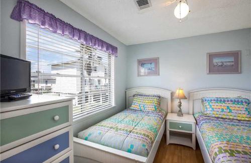 Spanish Grant House | Beachfront Bliss: Family-Friendly Ocean View Retreat