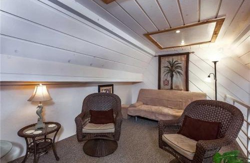 Spanish Grant House | Beachfront Bliss: Family-Friendly Ocean View Retreat