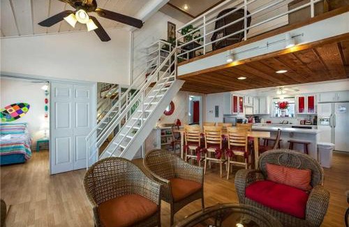 Spanish Grant House | Beachfront Bliss: Family-Friendly Ocean View Retreat