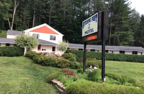 Cornwall Bridge Hotel | Pet-Friendly Hitching Post Motel with Complimentary Breakfast