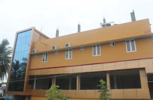 Alattur Hotel | Discover Comfort at Hitech Residency Alathur Hot Tub Retreat