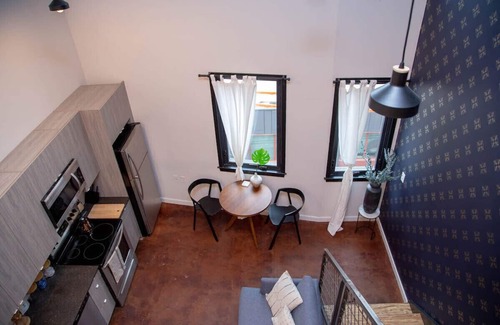 Center City Apartment | Inviting Hive Room in the Kestrel Building Awaits You