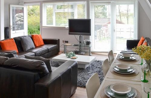 Holsworthy House | Pet-Friendly Oasis at Hives - W43108, 4-Star Comfort