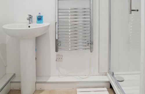 Holsworthy House | Pet-Friendly Oasis at Hives - W43108, 4-Star Comfort