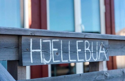 Stamsund Cabin | Discover Hjellebua - Stamsund's Heart with Spa & Hot Tub
