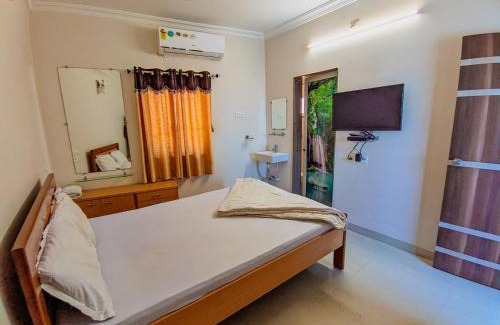 Mandvi Hotel | Kid-Friendly HK Inn with a 9.5/10 Guest Rating