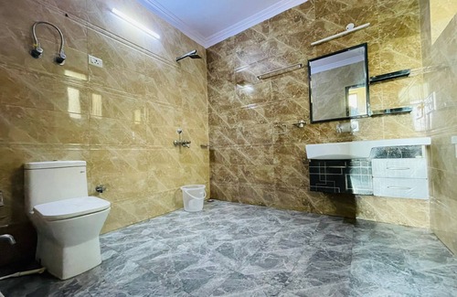 Noida Bed & Breakfast | Budget-Friendly HM Palace Noida with Family Amenities
