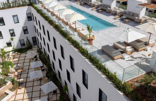 El Camp d'en Serralta Hotel | Discover HM Palma Blanc: 4-Star Oceanfront Paradise