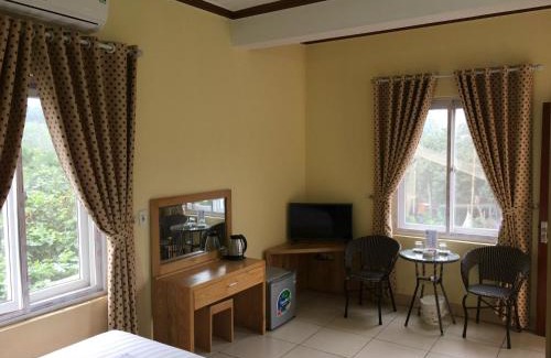 Thach That Hotel | Cozy Hoà Lạc Viên Motel: Family & Pet-Friendly Retreat