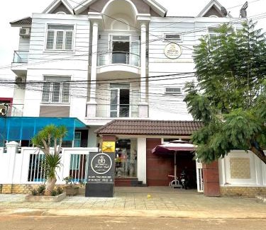 Duc Trong Hotel | Hoàng Anh Hotel: Guest Rated 9/10 with Family-Friendly Perks
