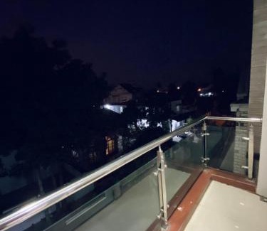 Duc Trong Hotel | Hoàng Anh Hotel: Guest Rated 9/10 with Family-Friendly Perks
