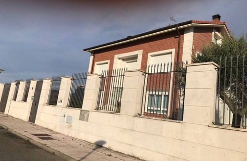Santo Domingo de la Calzada House | Relaxing House with Pool Surrounded by Unique Bodegas