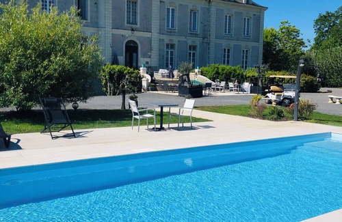 Saint-Philbert-de-Grand-Lieu Apartment | Pet-Friendly House with Ocean View - Rated 10/10 by Guests