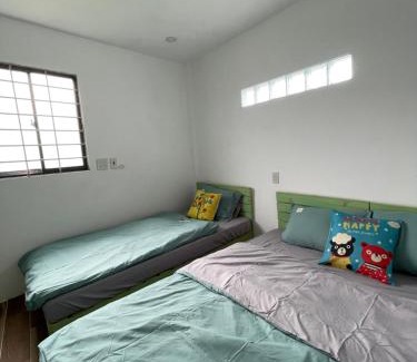 Ninh Kieu Apartment | Discover HO GIA AN Home - Green Room in Food Street Hub