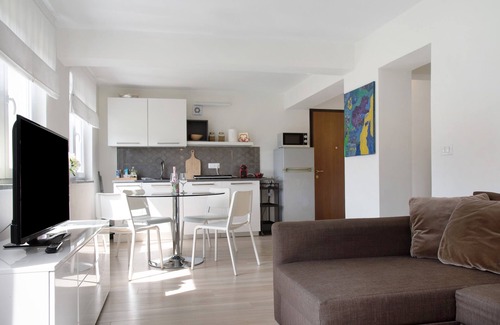Maccagno Apartment | Discover Oliva Villa Arber: Oceanfront Retreat with Terrace