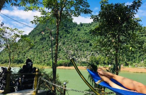 Phong Nha House | Oceanfront Ho Khanh's Homestay with Private Beach Access