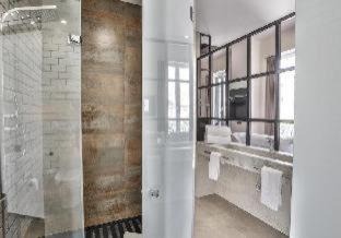 Almeria Centro Apartment | Discover HO Puerta de Purchena: 4-Star Oceanfront Escape
