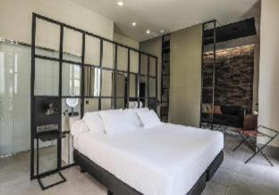 Almeria Centro Apartment | Discover HO Puerta de Purchena: 4-Star Oceanfront Escape