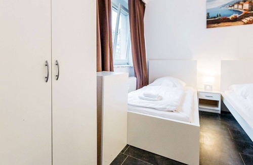 Solingen Apartment | HÖ01 large apartment with dryer and washing machine