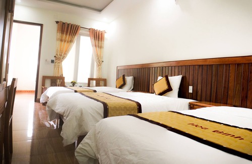 Dong Hoi Hotel | Discover Hoa Binh Hotel: Ideal for Families and Dining