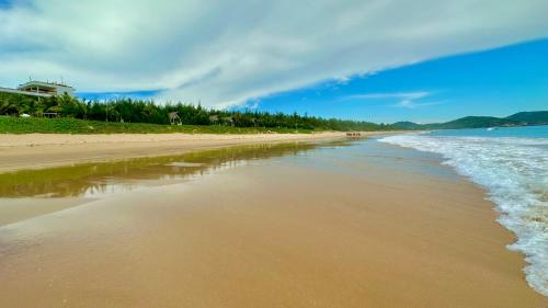 Xuan Canh Hotel | Relaxing Oceanfront Retreat at Hoa Loi Resort Phú Yên