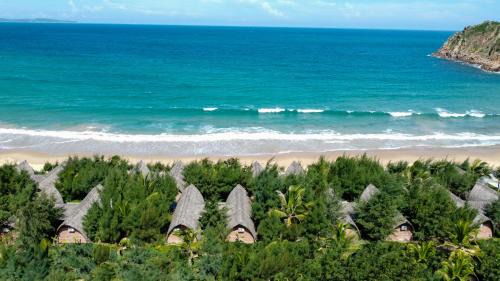 Xuan Canh Hotel | Relaxing Oceanfront Retreat at Hoa Loi Resort Phú Yên