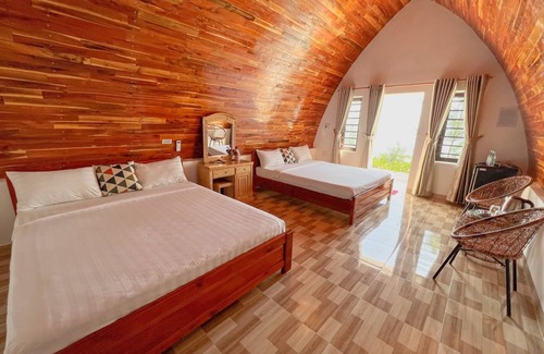 Xuan Canh Hotel | Relaxing Escape at Hoa Loi Resort with Ocean View & Pool