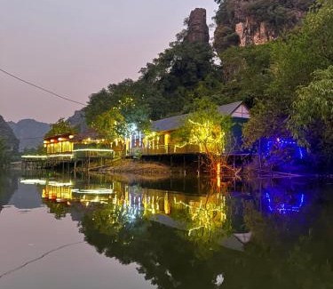 Hoa Lu Hotel | Exceptional HoangLong Riverside Homestay with Ocean View