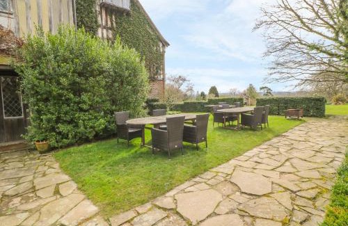 Chiddingstone Hoath House | Elegant Hoath House: Pet-Friendly Oasis with Pool & 8.8 Rating
